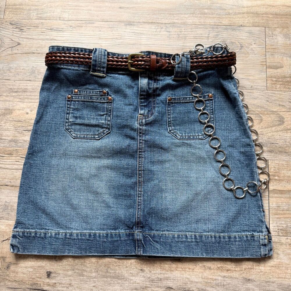 Y2K Old Navy Denim Mini Skirt Size 8 Belt Chain Included Jean Early 2000s